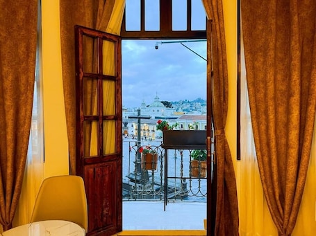 Luxury Triple Room, Balcony, City View | Desk, soundproofing, free WiFi