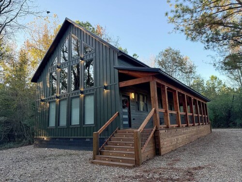 The Treehouse · Huge 85" TV & Star Deck! Must See!