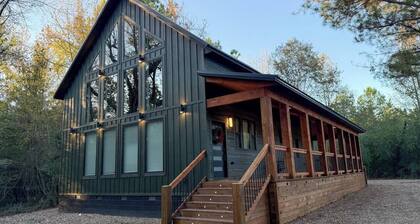 The Treehouse · Huge 85" TV & Star Deck! Must See!