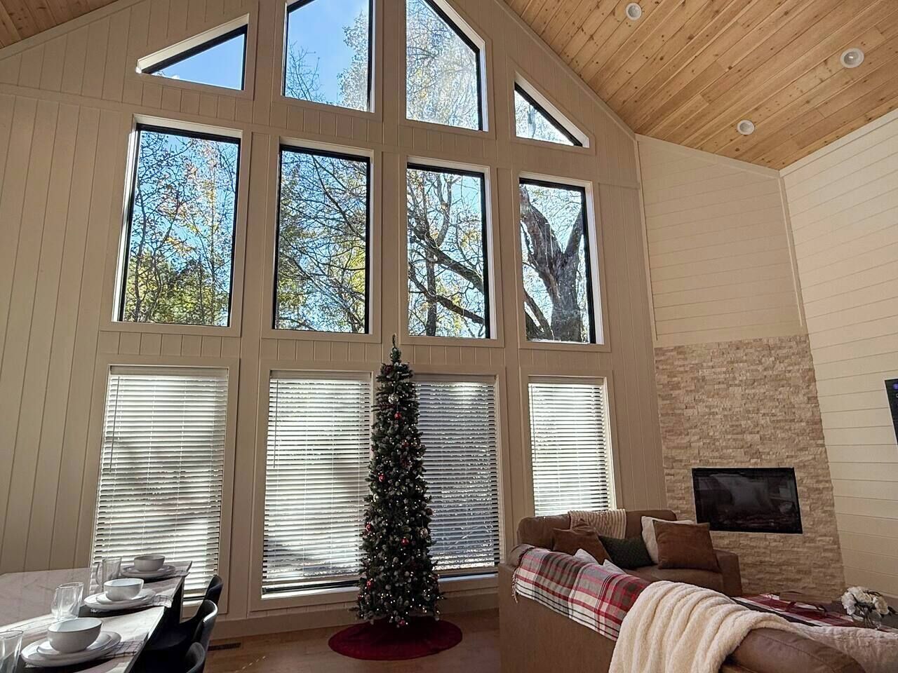 电视、壁炉、桌上足球