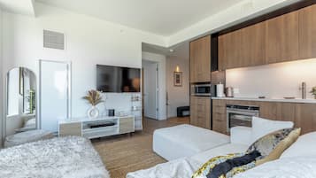 2 bedrooms, iron/ironing board, travel crib, free WiFi