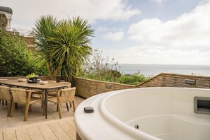 Outdoor dining - Unrivalled Sea View - Brand New (Ventnor)