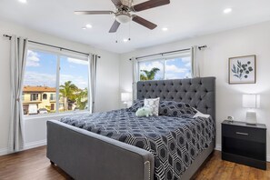 4 bedrooms, iron/ironing board, free WiFi, bed sheets - Oxnard Beach Retreat  (Oxnard)