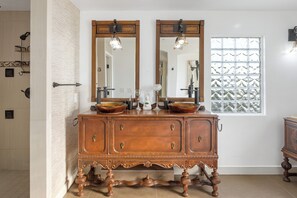 Interior - Oxnard Beach Retreat  (Oxnard)