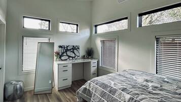 1 bedroom, desk, iron/ironing board, free WiFi