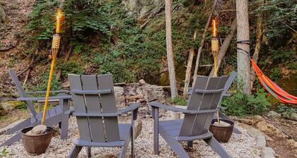 Creek Side Cabin with Wood Fired Hot Tub and Fire Pit