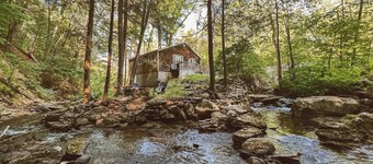 Creek Side Cabin with Wood Fired Hot Tub and Fire Pit