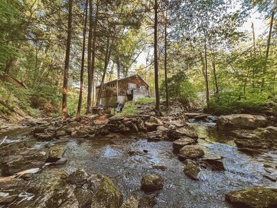 Creek Side Cabin with Wood Fired Hot Tub and Fire Pit