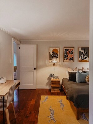 1 bedroom, desk, iron/ironing board, WiFi