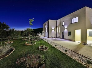 Terrace/patio - Luxurious Sanctuary Villa Primorski Dolac with Pool - Three Bedroom Villa with Pool (Primorski Dolac)