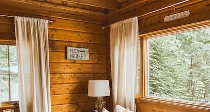 The Little Lake Cabin with hot tub