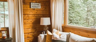 The Little Lake Cabin with hot tub