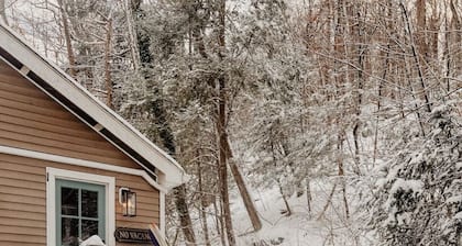 The Little Lake Cabin with hot tub