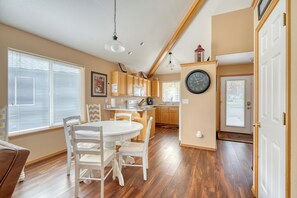 Dining - Eagle Crest Hole in One! (Redmond)