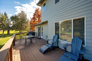 Outdoor dining - Eagle Crest Hole in One! (Redmond)