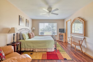 3 bedrooms, iron/ironing board, free WiFi, bed sheets - Eagle Crest Hole in One! (Redmond)