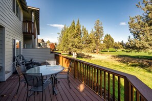Outdoor dining - Eagle Crest Hole in One! (Redmond)
