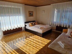 2 quartos, acesso à internet, roupa de cama