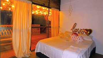 1 bedroom, bed sheets