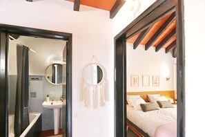 1 bedroom, iron/ironing board, travel cot, free WiFi