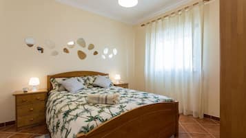 1 bedroom, iron/ironing board, travel cot, free WiFi