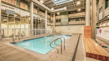 Hồ bơi trong nhà