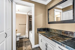 Interior entrance - Winter Escape On Perfection Pool Hot Tub (Beaverdell)