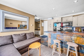 Apartment, Bergblick | Essbereich im Zimmer