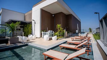 Rooftop pool