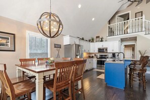 Dining - New Luxury Lakefront Home with Dock, Hot Tub, Fire Pit, SUP Boards and Kayaks!! (Eatonton)