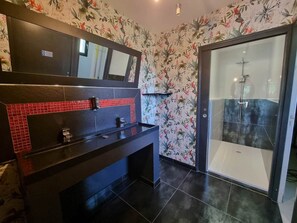 Hair dryer, towels - Gîte le Quai (8 people) (Champagnac-la-Rivière)