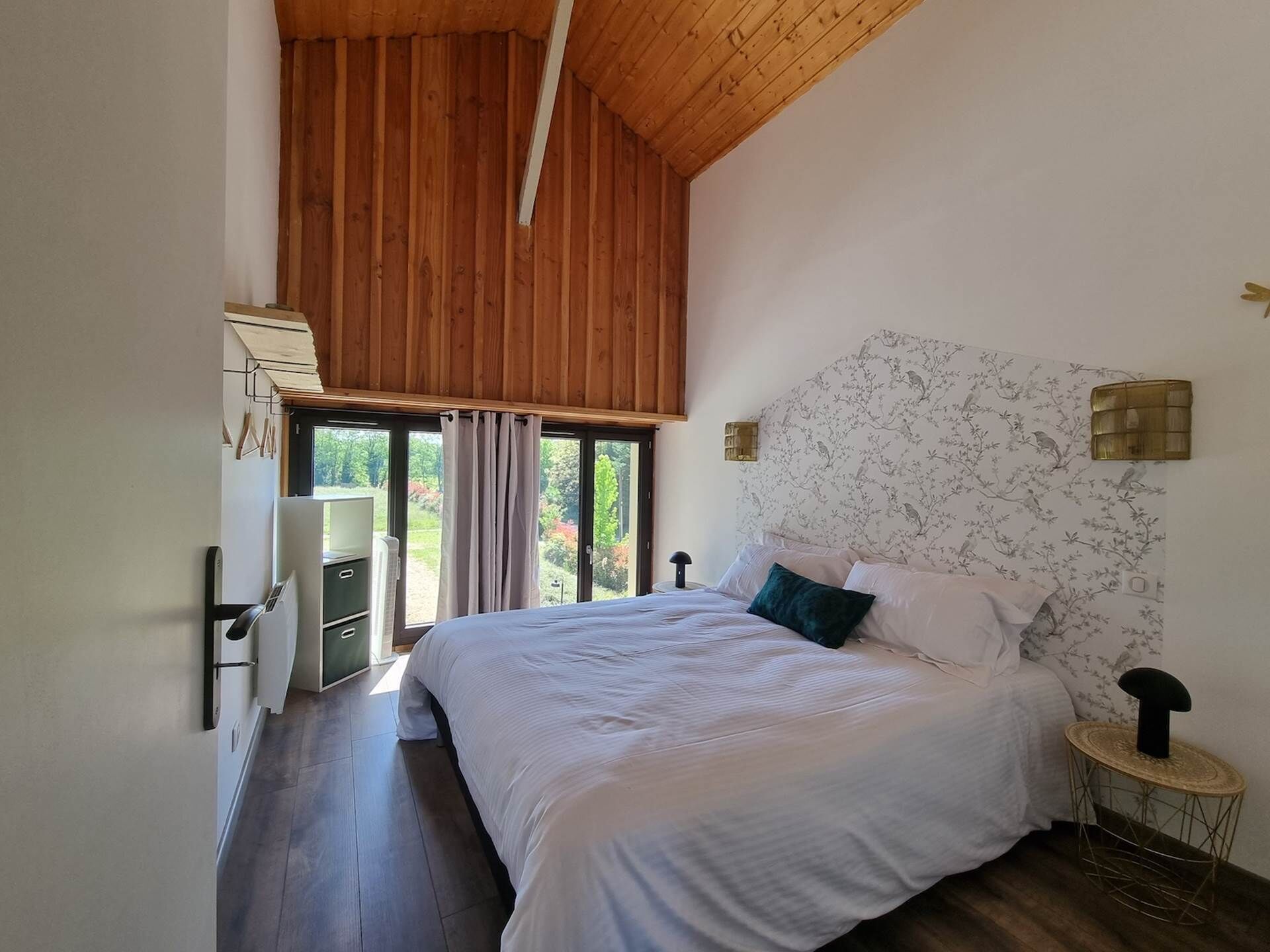 1 slaapkamer, een strijkplank/strijkijzer, gratis wifi, beddengoed