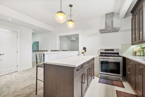 Lava-louças, cafeteira/chaleira, chaleira elétrica, torradeira