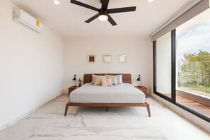 3 slaapkamers, een strijkplank/strijkijzer, wifi, beddengoed