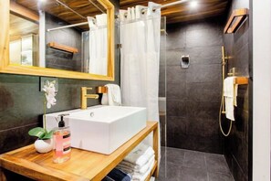 Hair dryer, towels, soap, toilet paper - Location! Steps to Beach Ocean View Pool Gym

 (Playa del Carmen)