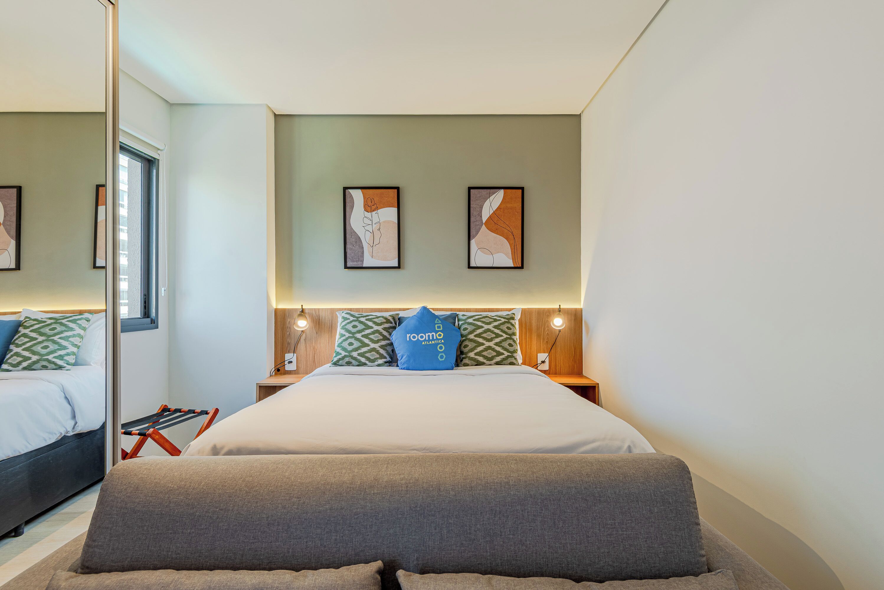 Classic Room, Balcony | In-room safe, desk, laptop workspace, blackout drapes