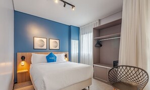 Caja de seguridad en la habitación y escritorio 