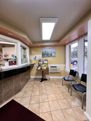 Lobby - BUDGET INN (Jacksonville)