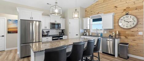 Refrigerador, microondas, horno y lavavajillas