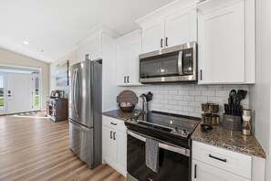 Refrigerador, microondas, horno y lavavajillas