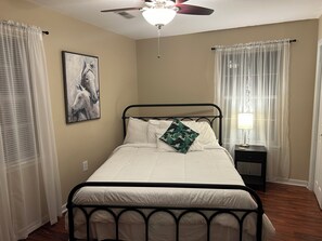 3 bedrooms, iron/ironing board, WiFi, bed sheets