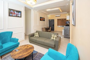 Deluxe Double Room, Balcony, City View | Laptop workspace, free WiFi - Legacy Apartments Phase 4 (Serrekunda)