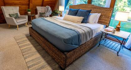Cozy lakefront A‑frame w/ hot tub & dock