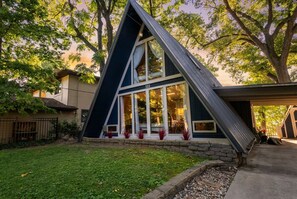 Exterior - Cozy lakefront A‑frame w/ hot tub & dock (Decatur)