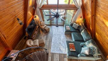 Smart TV, libri, impianto stereo