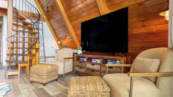 Smart TV, books, stereo