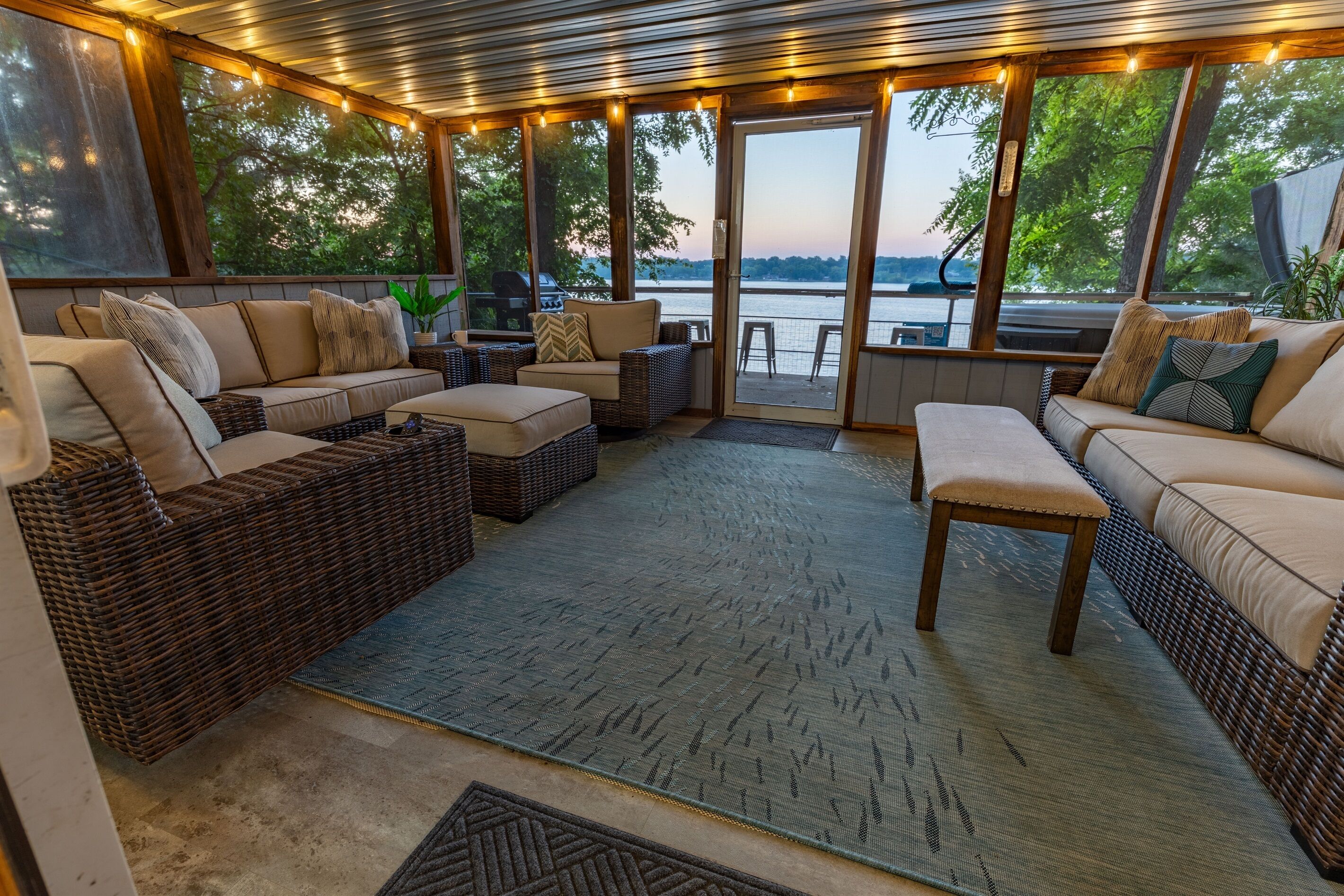 Smart TV, books, stereo