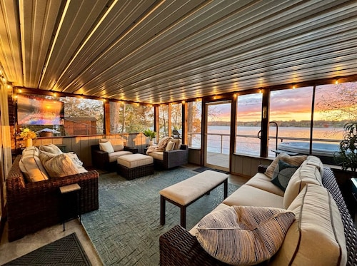 Cozy lakefront A‑frame w/ hot tub & dock