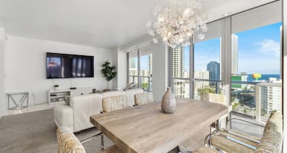 Spacious Resort Condo: Modern Comforts & Miami Vibes