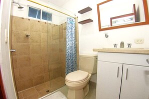 Superior Double Room | Bathroom | Shower - Casa Hotel la Niña Neyla (Cartagena)